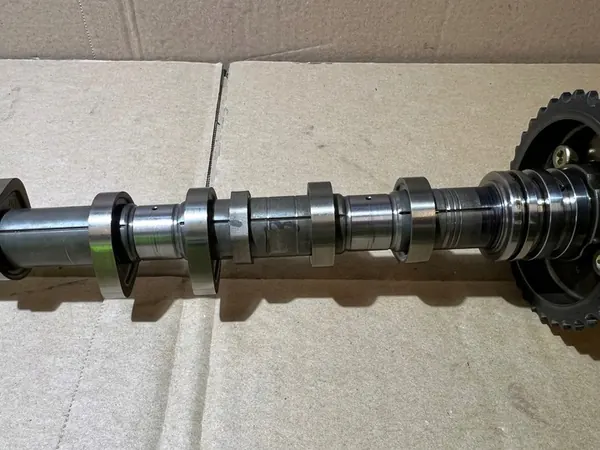 KIA SPORTAGE III 1.6 GDI G4FD Insugningskam 24350-2B600 image 3