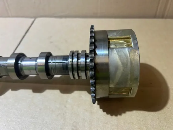 KIA SPORTAGE III 1.6 GDI G4FD Insugningskam 24350-2B600 image 4