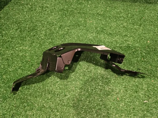 Kotflügelhalterung vorne links OEM 8b3821131 Audi A5 image 2