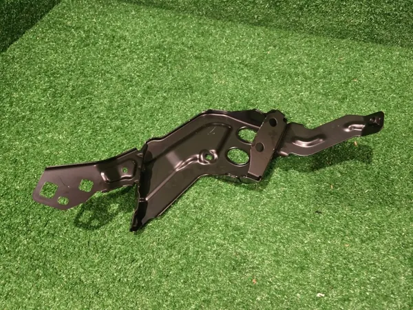 Kotflügelhalterung vorne links OEM 8b3821131 Audi A5 image 3
