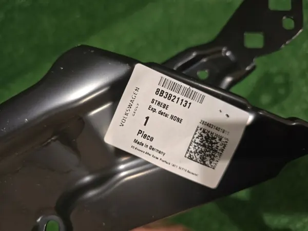 Kotflügelhalterung vorne links OEM 8b3821131 Audi A5 image 4