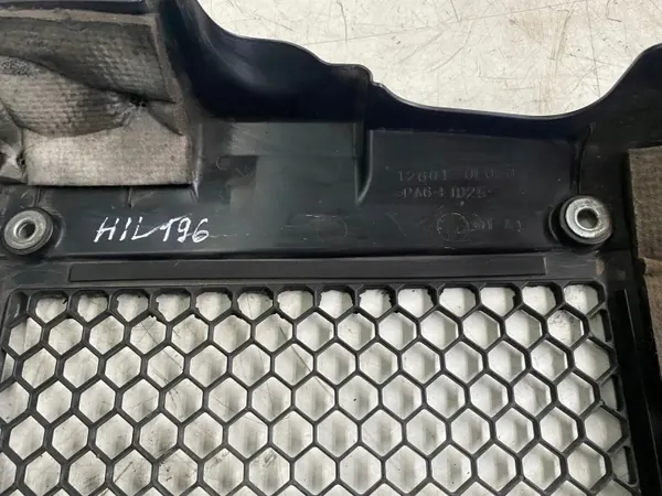 Toyota Hilux Motorabdeckung OEM 126010L050 - Gebraucht image 3