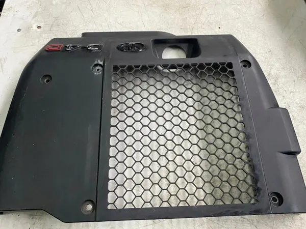 Toyota Hilux Motorabdeckung OEM 126010L050 - Gebraucht image 4