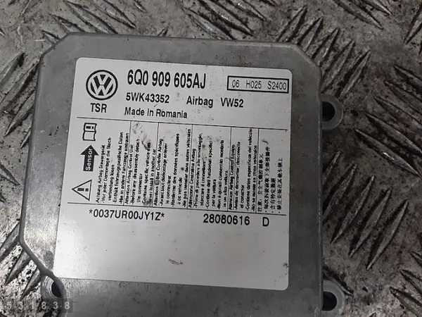 2009 VW Caddy Maxi ECU 6Q0909605AJ image 3