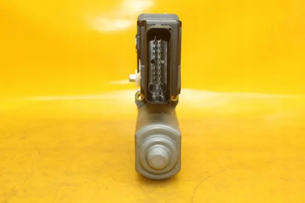 Oikean Takaluukun Moottori VW Golf IV image 3