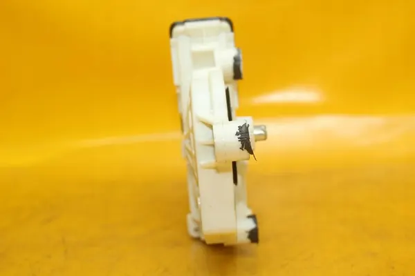 Oikean Takaluukun Moottori VW Golf IV image 6