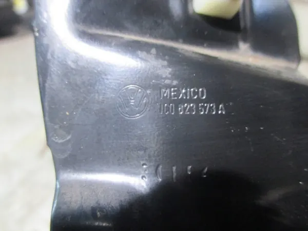 Konepellin avauskahva OEM 1C0823573A VW New Beetle image 4