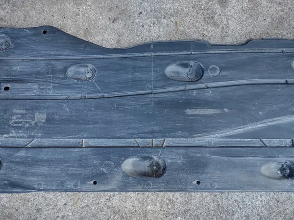 Protector Inferior OEM 5Q0825201S Lado Izquierdo image 3