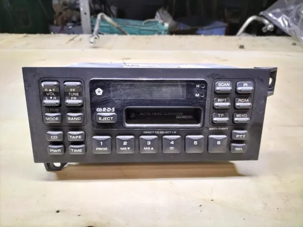 Chrysler Voyager III Werksradio OEM P04704345G image 2