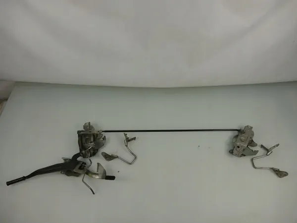 ISUZU GRAFTER N35 Cerradura Cabina Usada OEM image 2