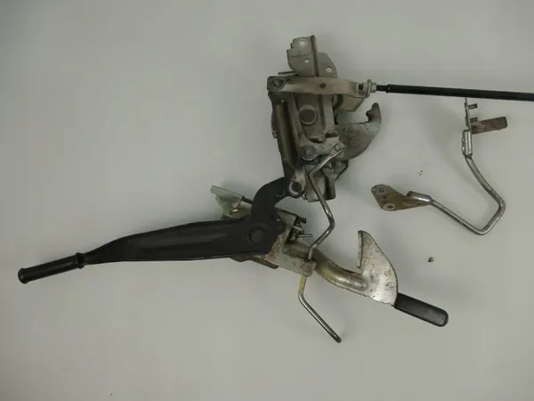 ISUZU GRAFTER N35 Cerradura Cabina Usada OEM image 3