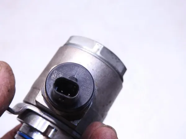 Bränslepump OEM 03C127026E för VW Passat B6 1.4 TSI image 3