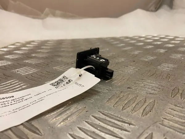 Kentekenplaatverlichting OEM 177570 Mercedes GLE 2018 image 4