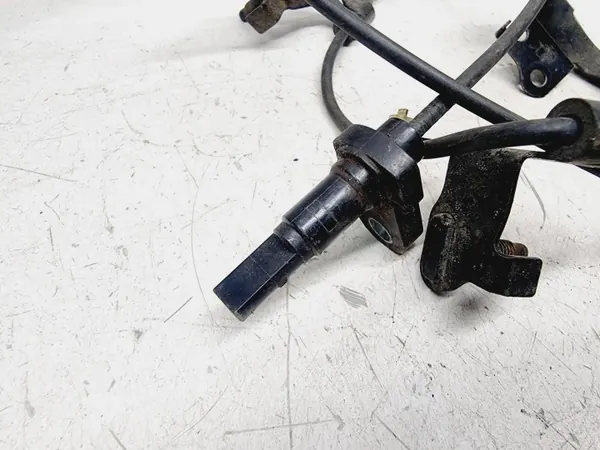 Sensor ABS Toyota Trasero OEM 8954648070 - Usado image 3