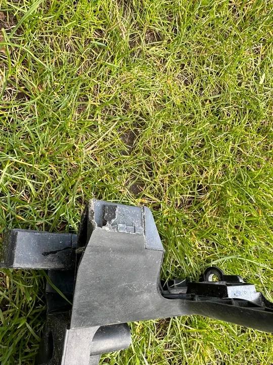 Suporte de farol esquerdo Audi A4 B8 OE 8K0805607B image 4