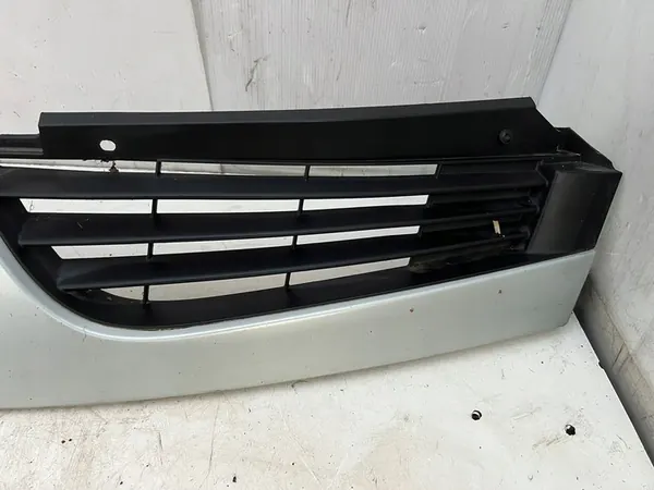 Renault OE 8200426365 Grill image 4