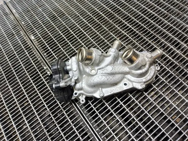 Pompe à eau OEM 05E121042B pour Seat Leon IV image 5