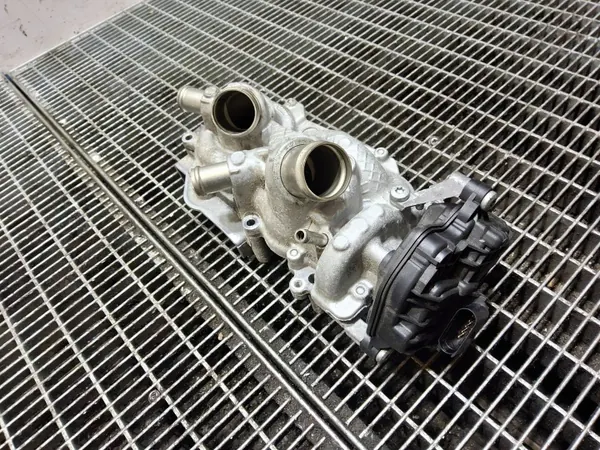 Pompe à eau OEM 05E121042B pour Seat Leon IV image 6