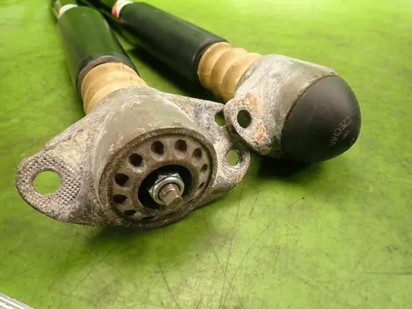 Achter Schokdempers Set OEM AGT008MT voor Skoda Fabia image 8