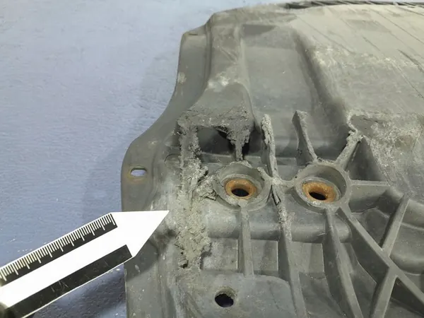 SKODA FABIA II 5J LIFT 1.6 TDI Underbodsskydd 6R0825901A image 2