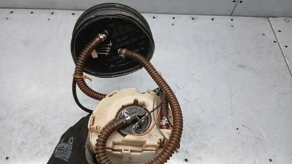 Brandstofpomp VW Polo 1.4 6N 6N0919051J image 6