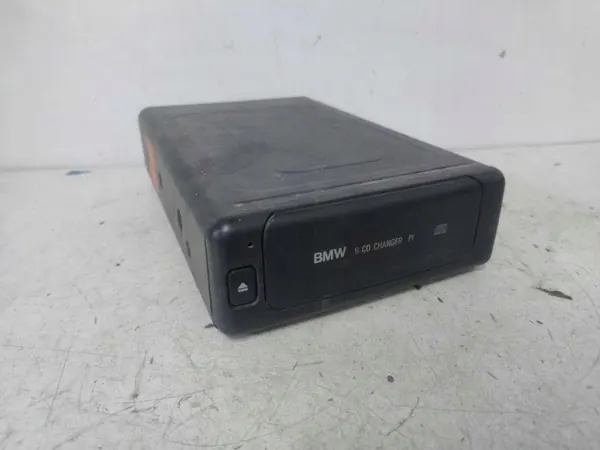 Käytetty BMW CD-vaihtaja OEM 8375537 E38-malliin image 2