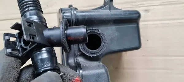 A6 C8 4K Mangueira de Vácuo 2.0 TFSI Híbrido 06L133121H A7 4K image 5