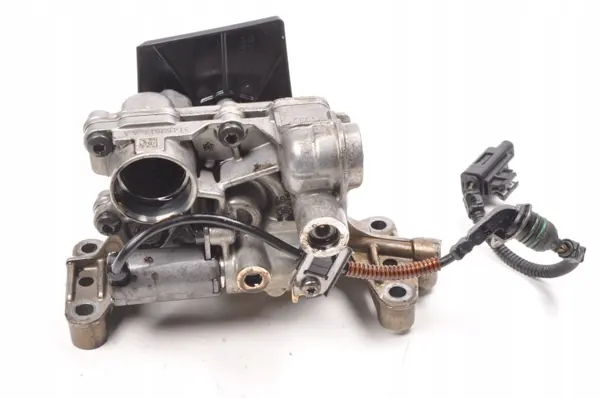 Bomba de aceite usada OEM 31452517 para Volvo XC60 2.0L Diésel image 2