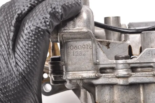 Bomba de aceite usada OEM 31452517 para Volvo XC60 2.0L Diésel image 6