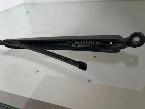 OEM 6Q6955707B Pyyhinvarsitanko VW Passat B6:n takaluukulle image 2