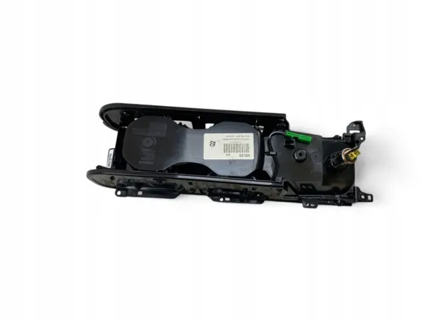 Volvo XC90 Framre dryckeshållare OEM 31389958 image 7