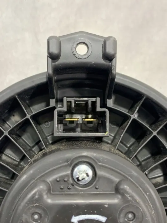 Honda OE FBZ19286 Puhallinmoottori - Käytetty image 5