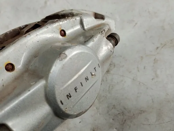 Infiniti Q50 Bakre bromsok OEM 4101 Begagnad image 3