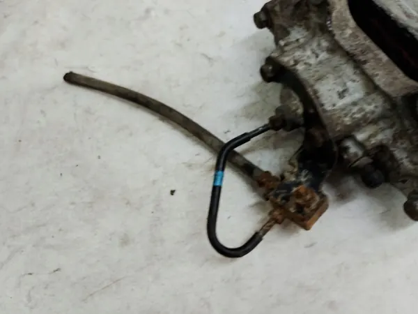 Infiniti Q50 Bakre bromsok OEM 4101 Begagnad image 6