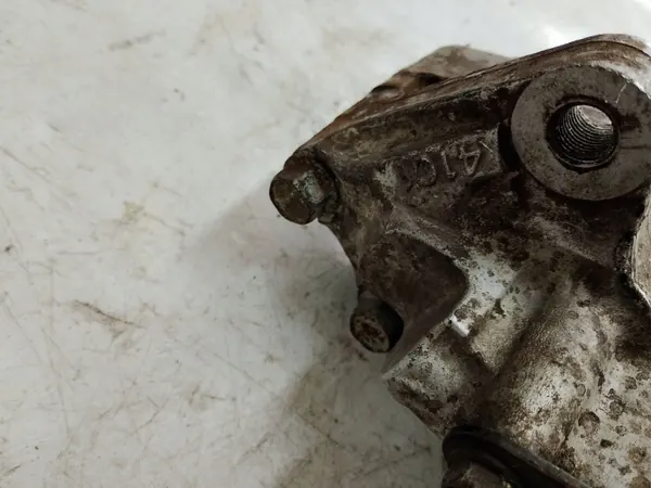 Infiniti Q50 Bakre bromsok OEM 4101 Begagnad image 7