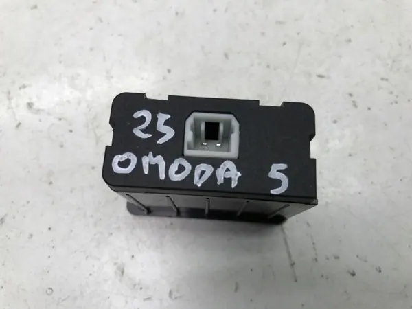 Port USB Chery Omoda 5 OEM 703000140AA image 3