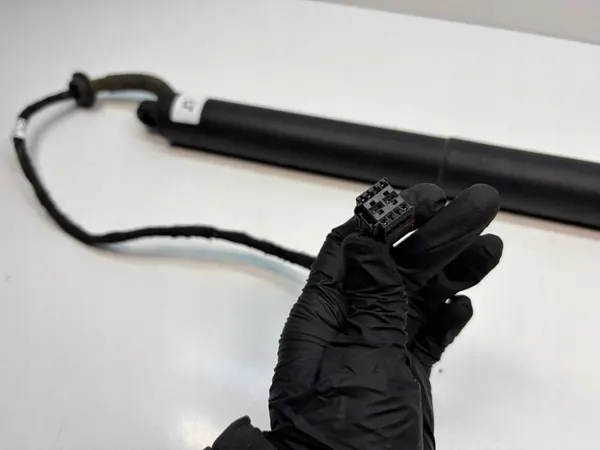 AUDI A5 8W Elektrisk baklucka aktuator 8W8827851A image 5