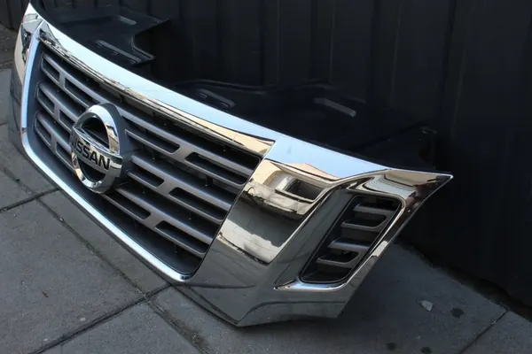 Nissan OE 62310-4KJ1C grille image 3