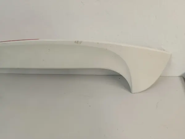 Spoiler Alfa Romeo OEM 156085714 - Estado Usado image 3