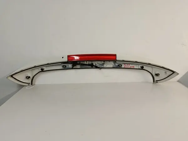 Spoiler Alfa Romeo OEM 156085714 - Estado Usado image 4