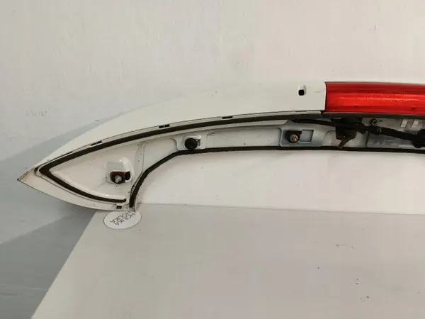 Spoiler Alfa Romeo OEM 156085714 - Estado Usado image 5