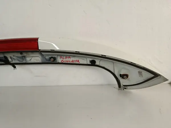 Spoiler Alfa Romeo OEM 156085714 - Estado Usado image 6