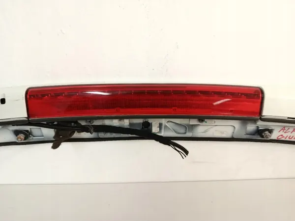 Spoiler Alfa Romeo OEM 156085714 - Estado Usado image 7