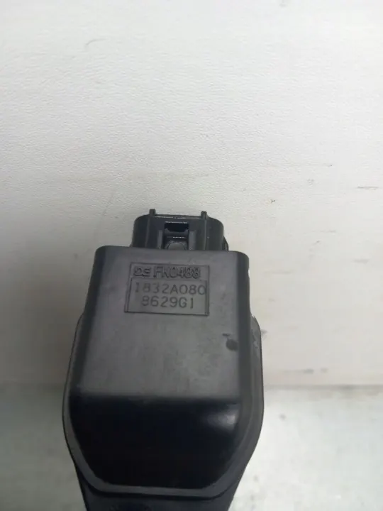 Bobina de encendido Mitsubishi OEM 8629G1 - Usada image 3