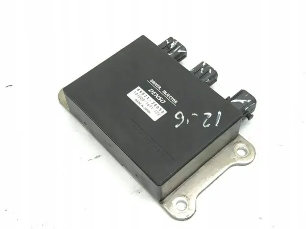 Lexus IS III 300H 2.5L injectiemodule - Gebruikt image 7