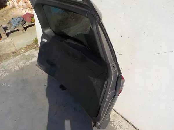 Ford Mondeo IV Baklucka OEM 668 - Begagnad image 3