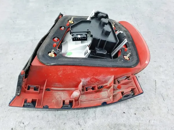 Luz Trasera Izquierda Audi A4 B5 8D0945095G image 4