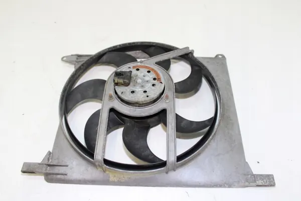 Jäähdytinpuhallin Bosch OEM 0 130 303 222 Opel Astra F:lle image 2