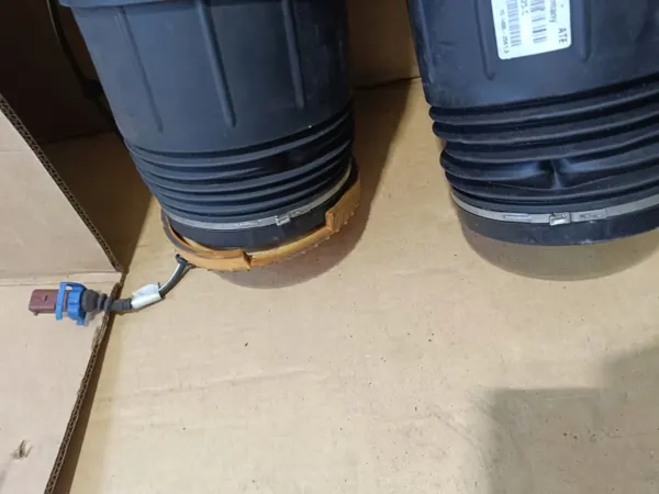 Bakre luftfjädring vänster OEM 3432342342243 Bentley GT image 4