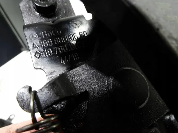 MERCEDES B KLASA W245 - HOOD LATCH A1698800660 image 4